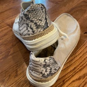 Women’s Hey Dude Wendy Taupe Slip Ons